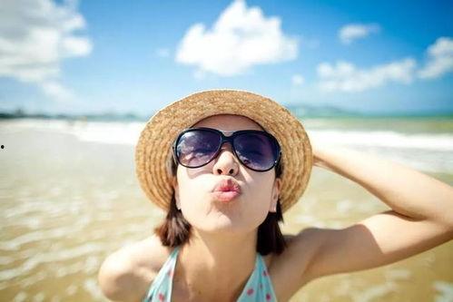 女生旅游全程吃瓜视频,女生旅游美食探秘记